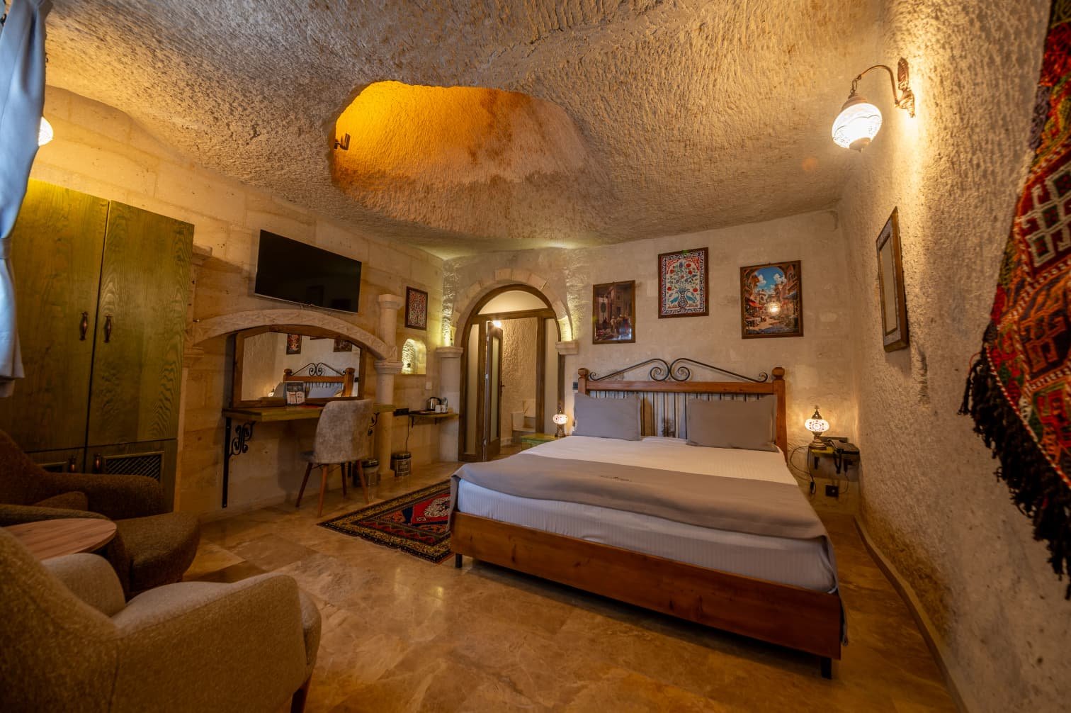 Room 101 · Deluxe Jacuzzi Room preview