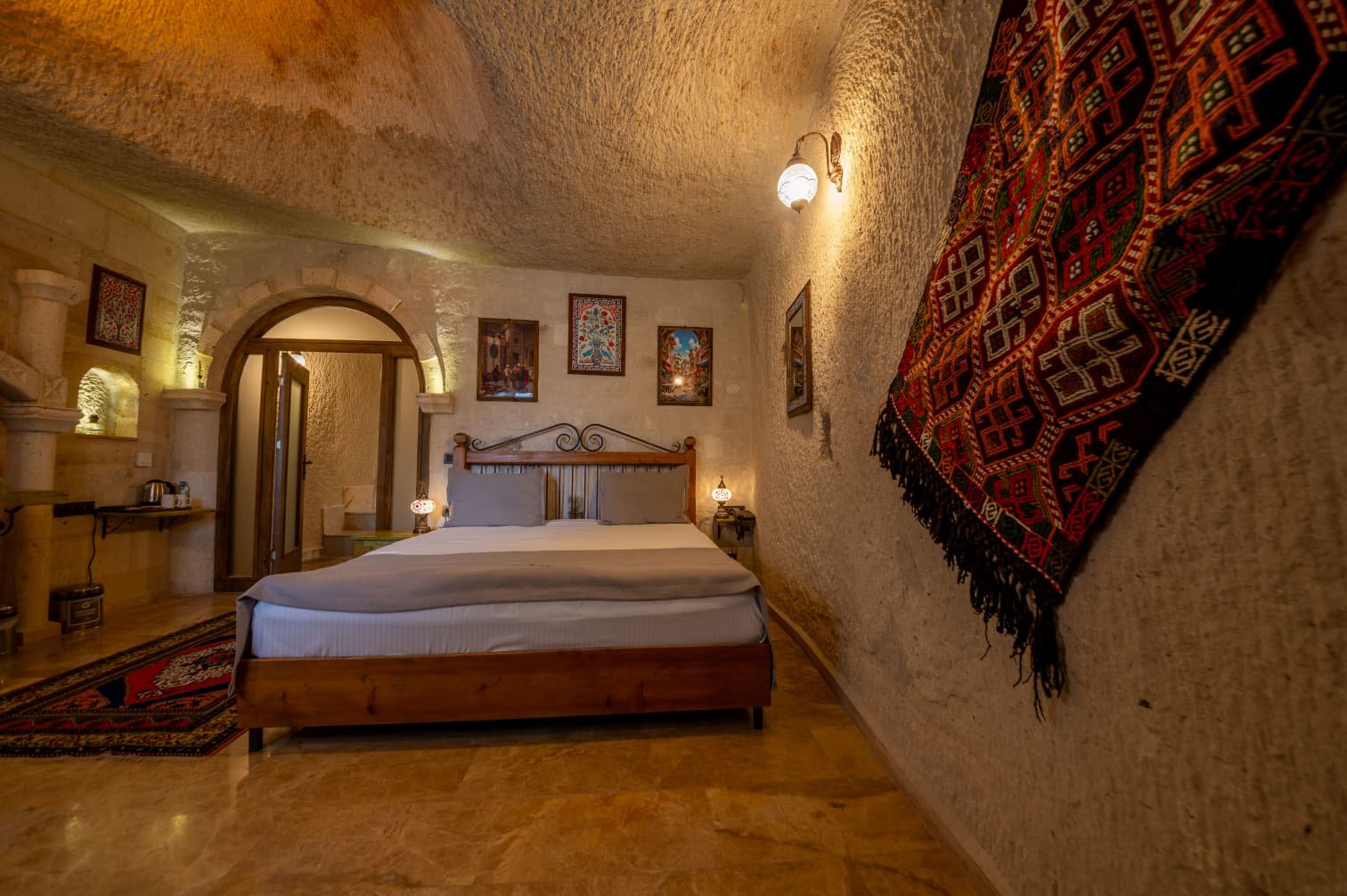 Room 101 · Deluxe Jacuzzi Room photo 9