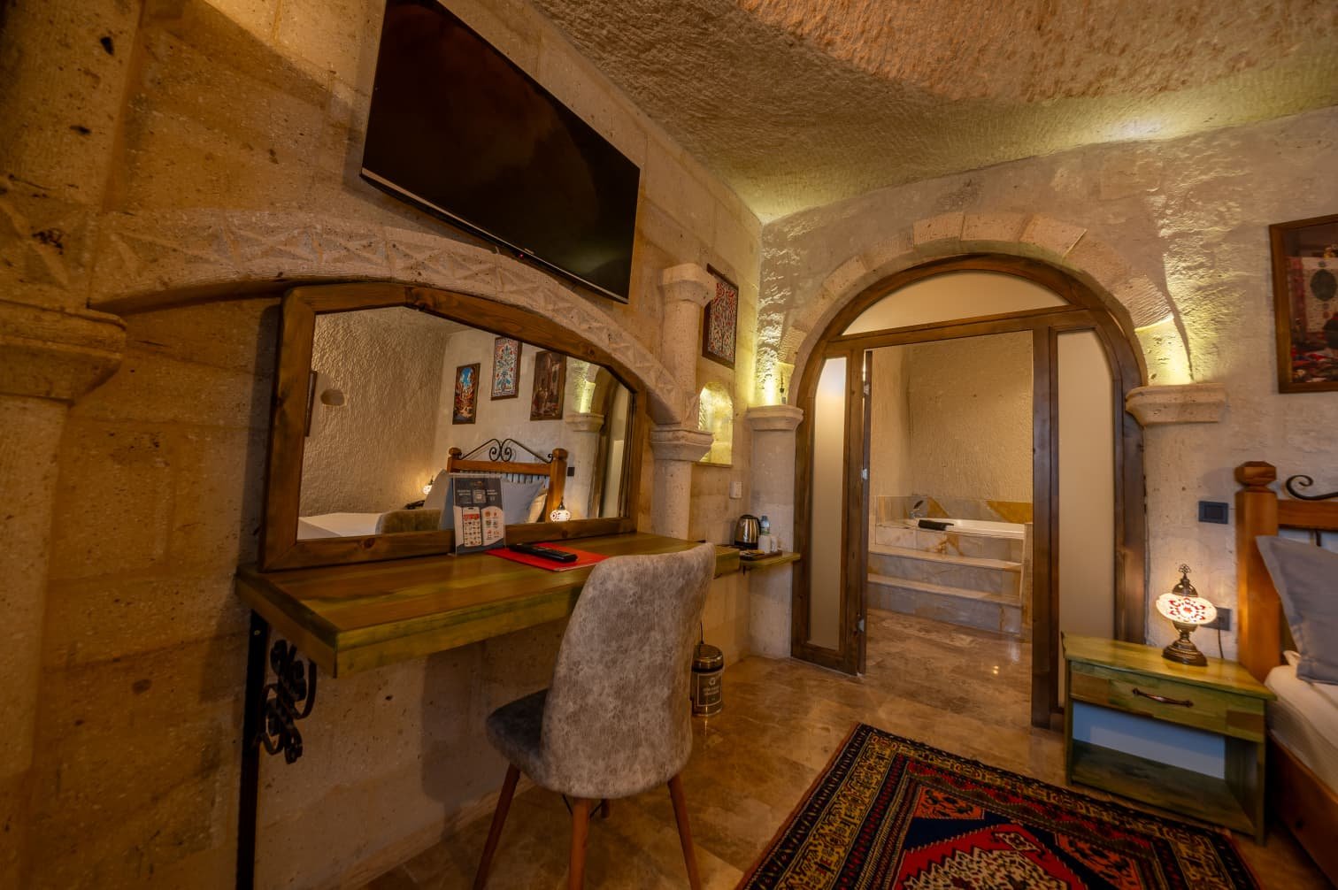 Room 101 · Deluxe Jacuzzi Room photo 14