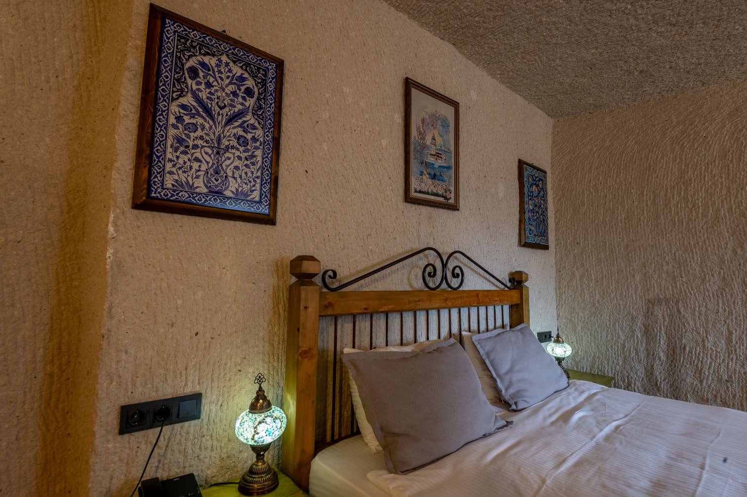 Room 104 · Deluxe Suite Room preview