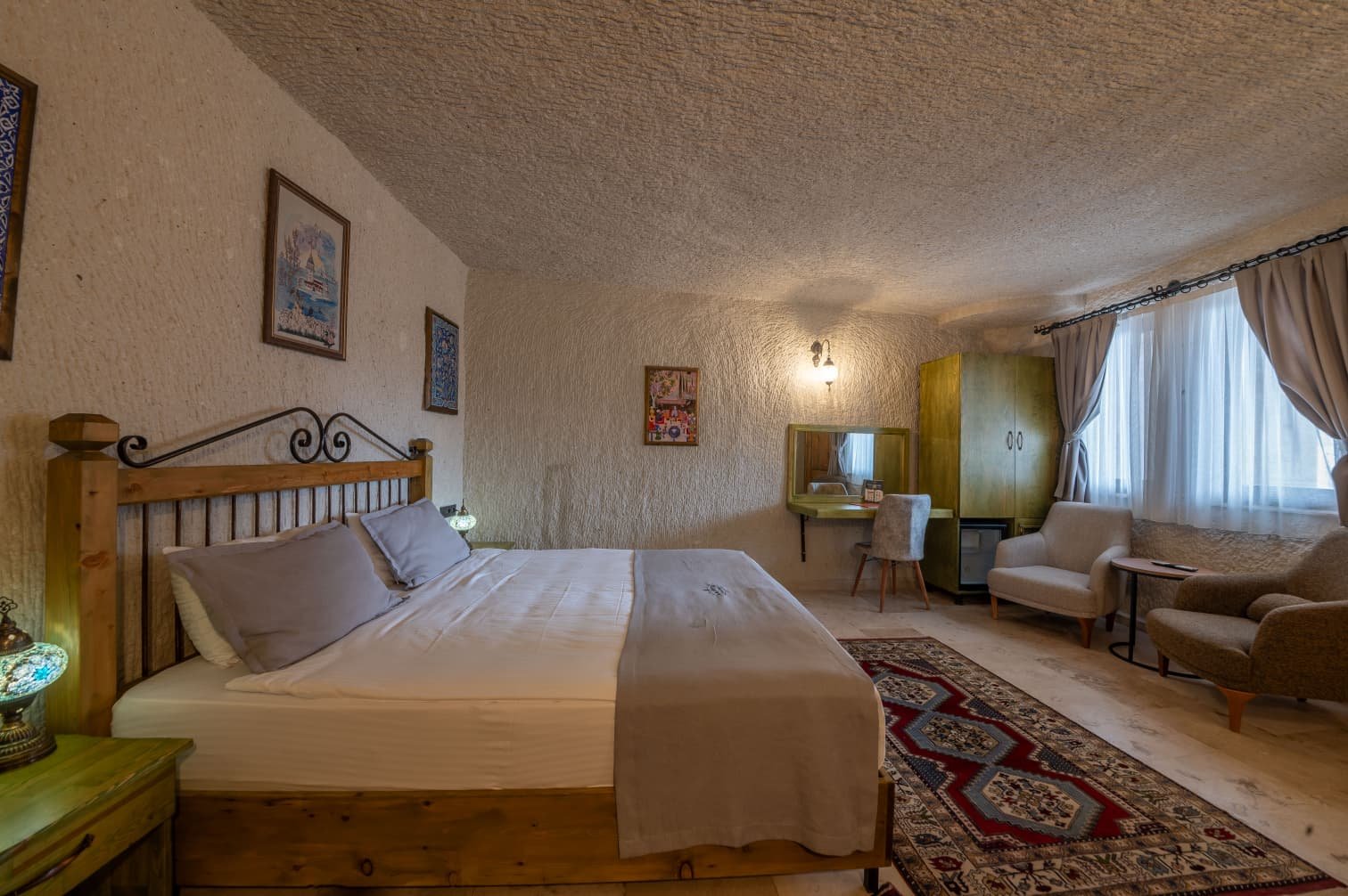 Room 104 · Deluxe Suite Room photo 8