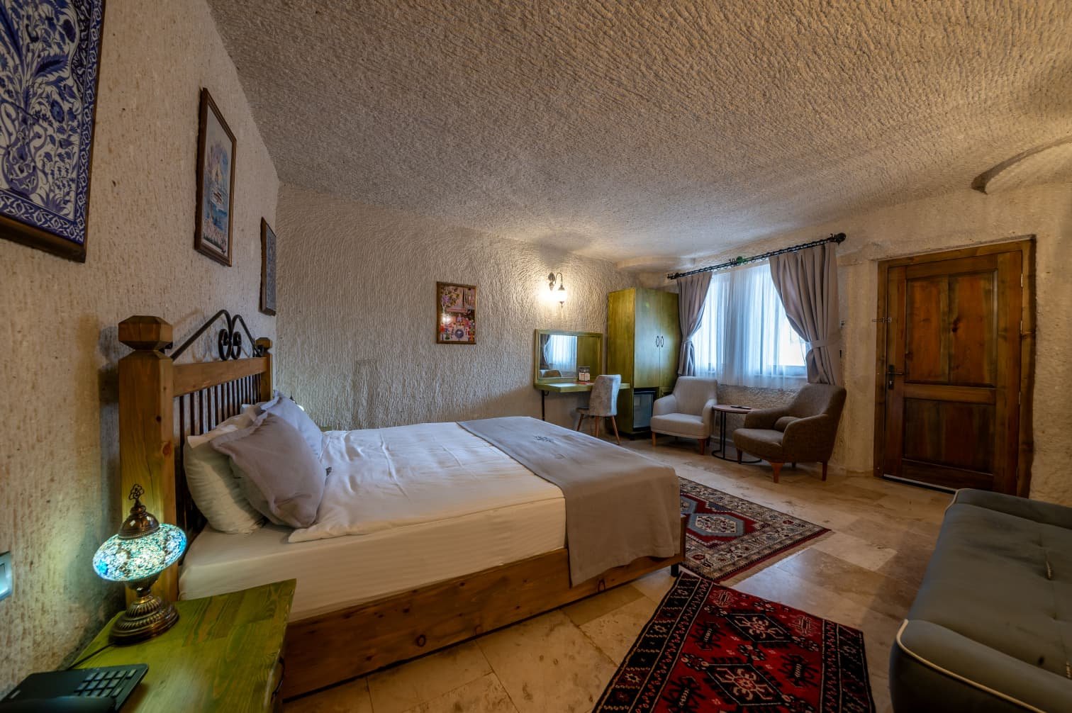 Room 104 · Deluxe Suite Room photo 9
