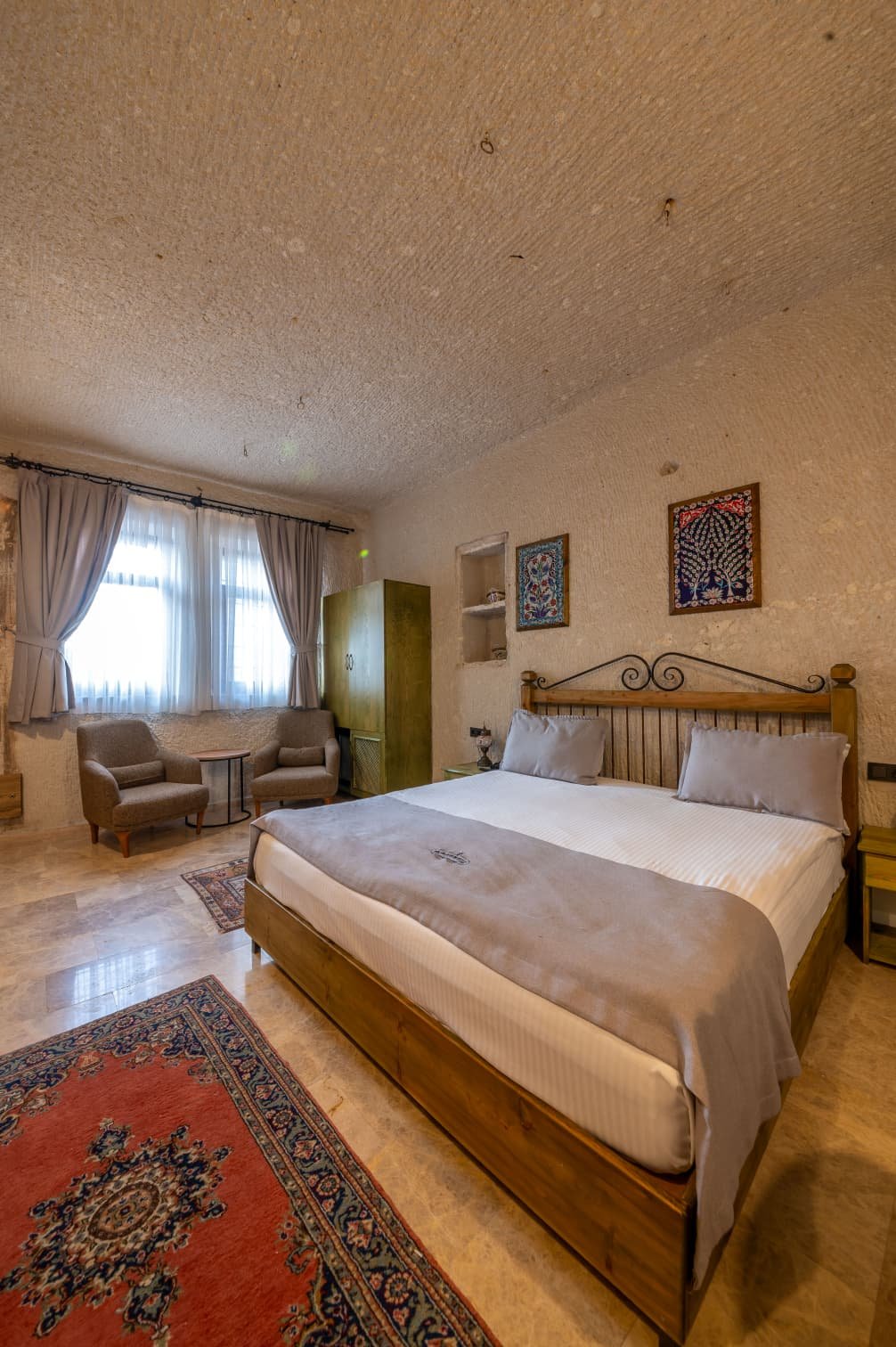 Room 105 · Deluxe Jacuzzi Room preview