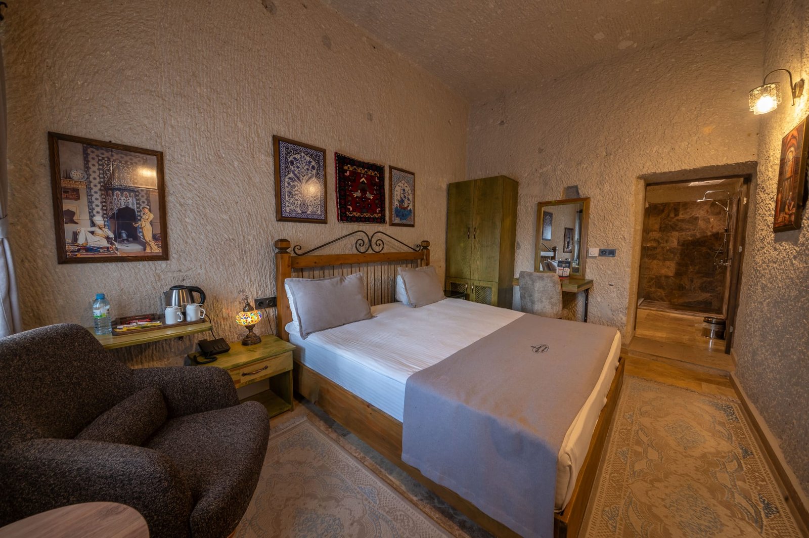 Room 106 · Deluxe Jacuzzi Room photo 10