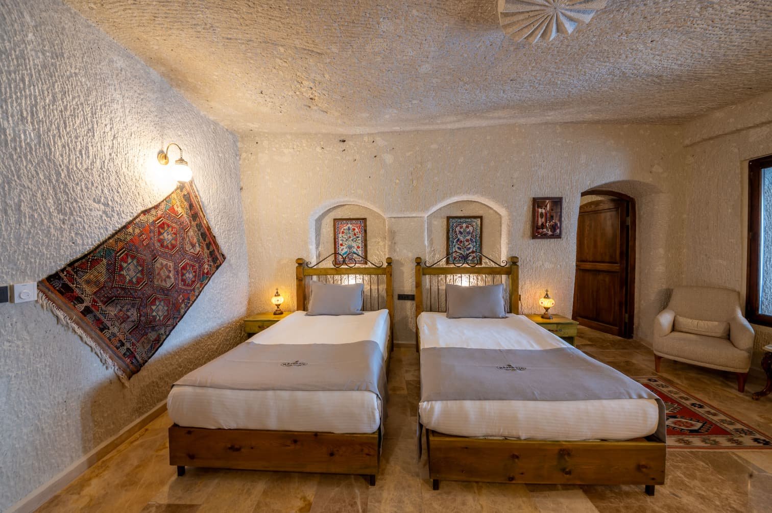 Room 107 · King Suite & Extra Sofa preview