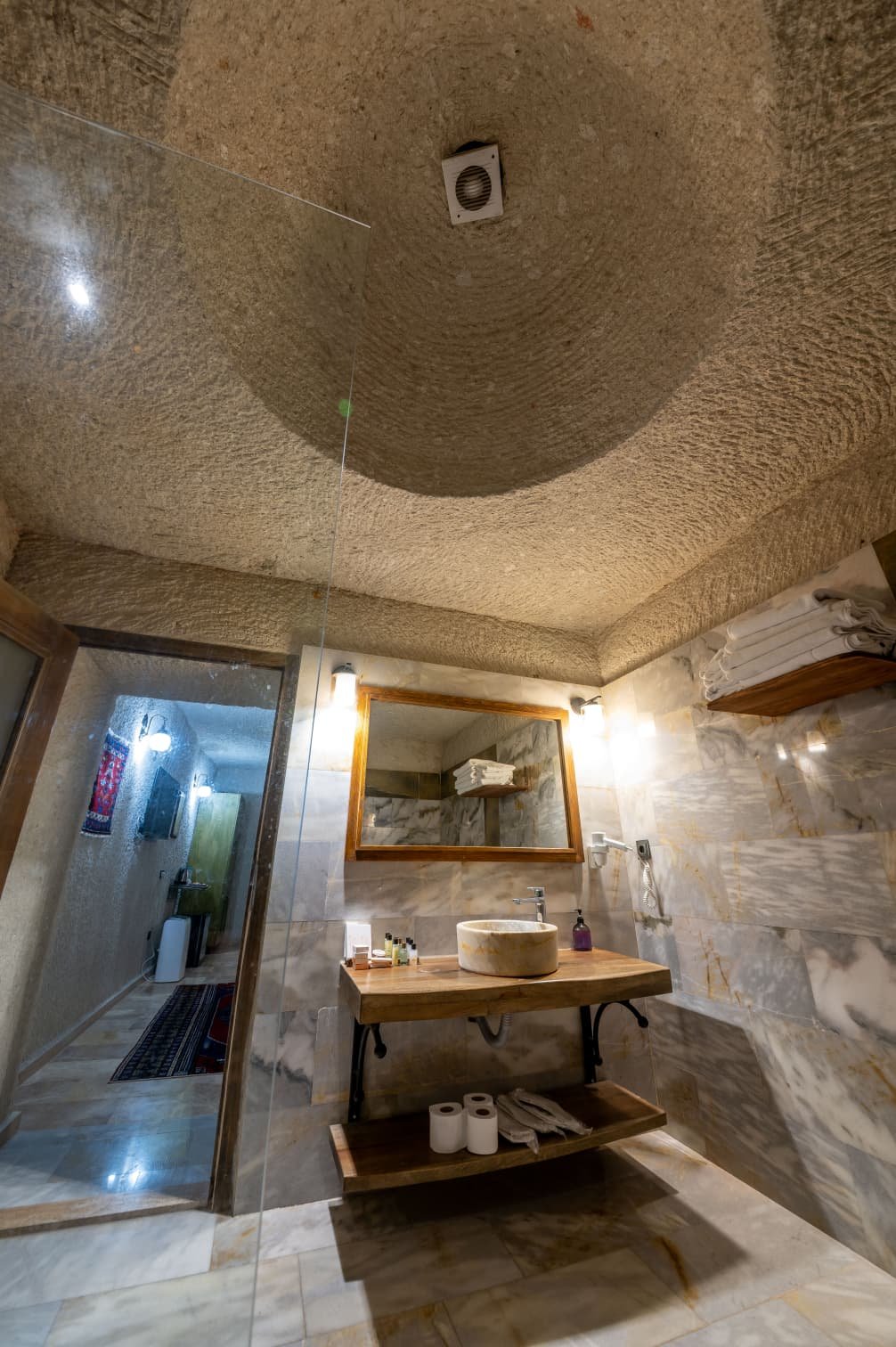 Room 108 · Queen Suite photo 8