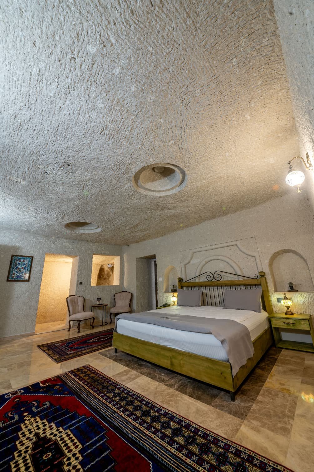 Room 108 · Queen Suite preview