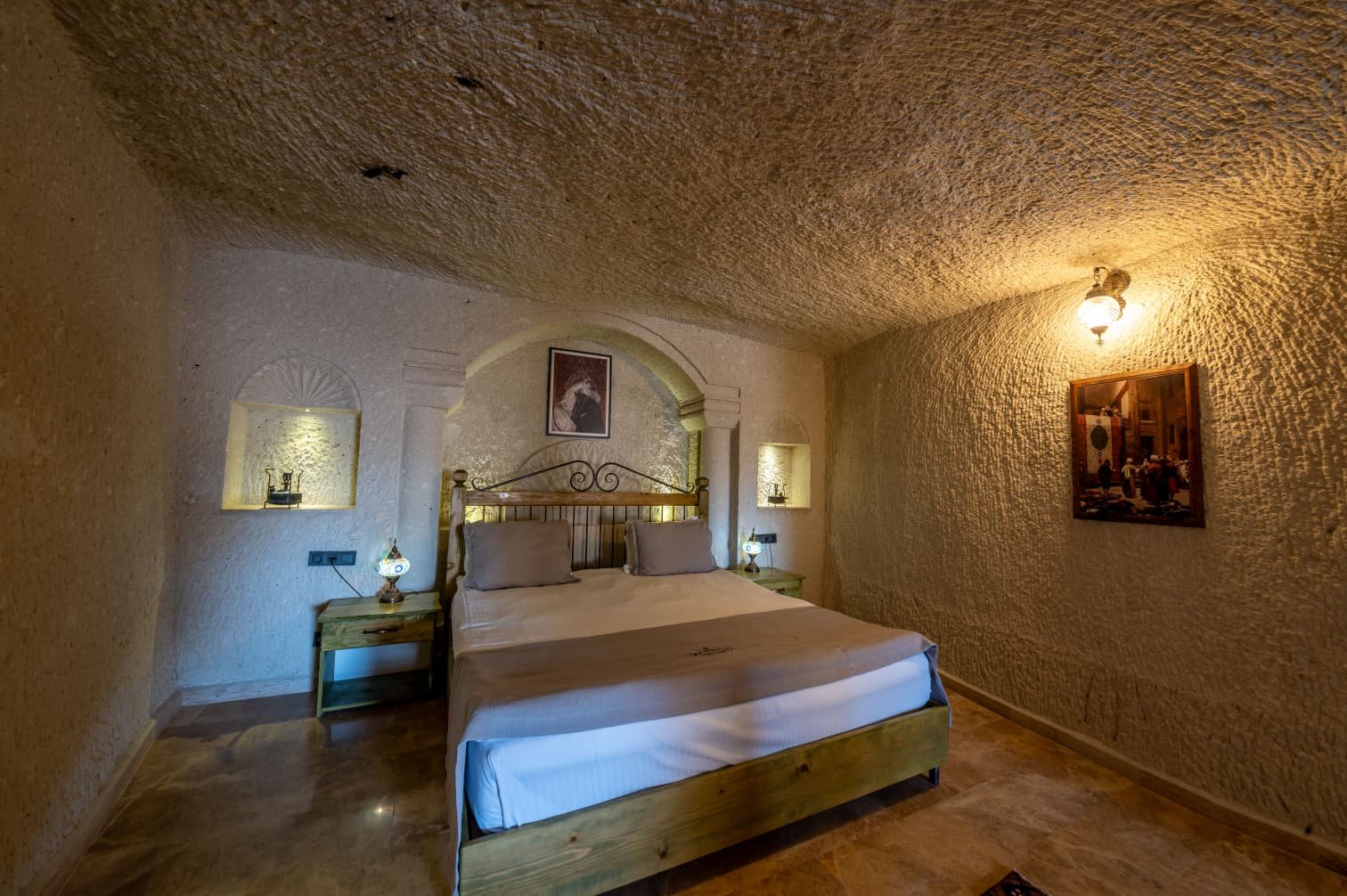 Room 108 · Queen Suite photo 20