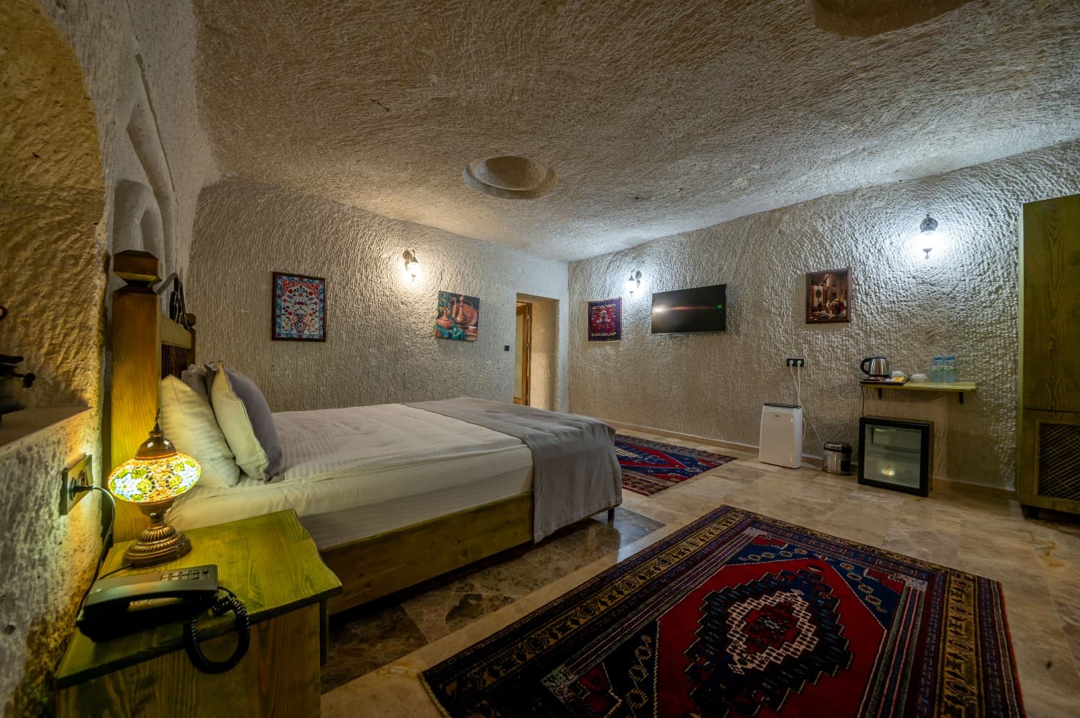 Room 108 · Queen Suite photo 12