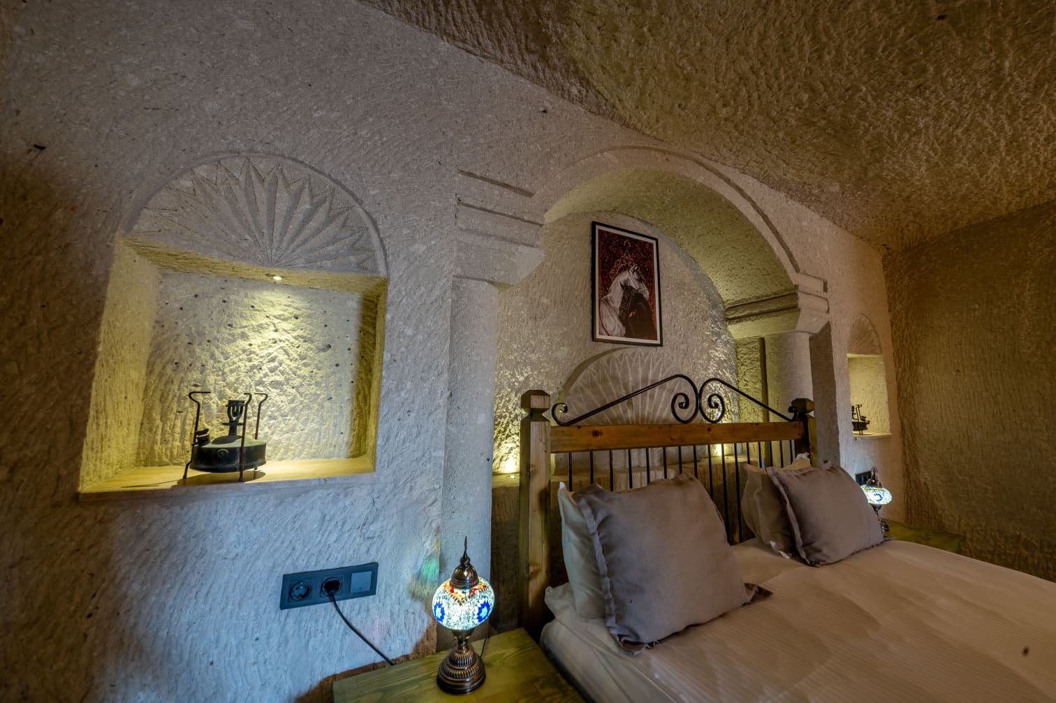 Room 108 · Queen Suite photo 16