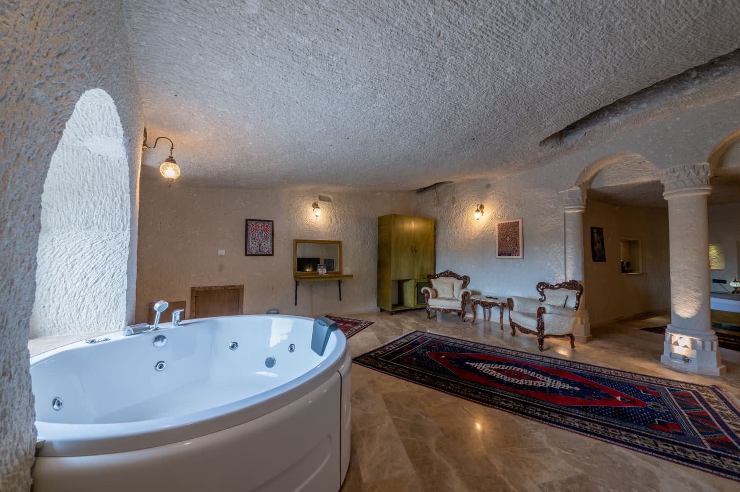 Room 108 · Queen Suite photo 25